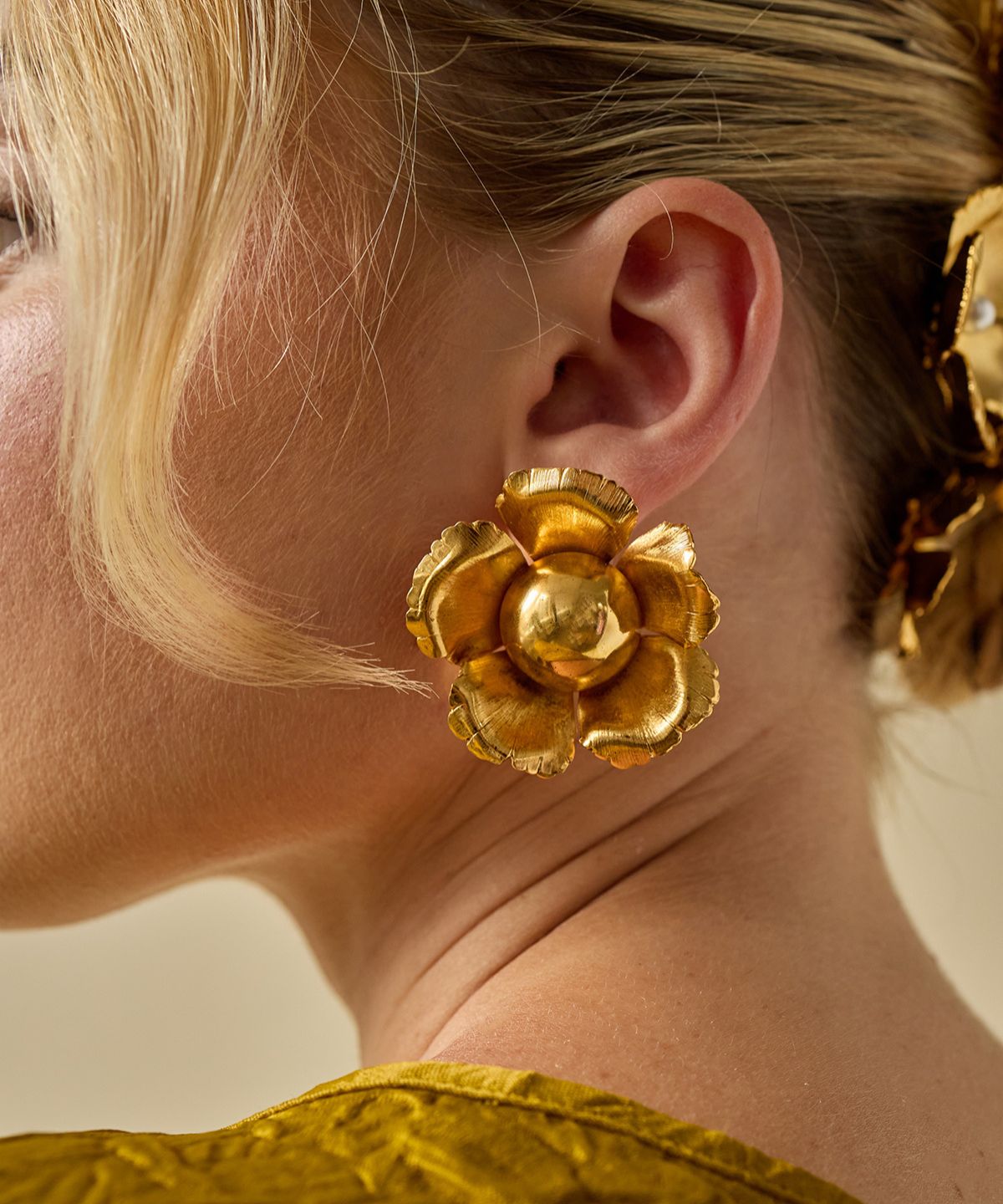 EDEN DOMED BUTTON EARRINGS(ピアス)