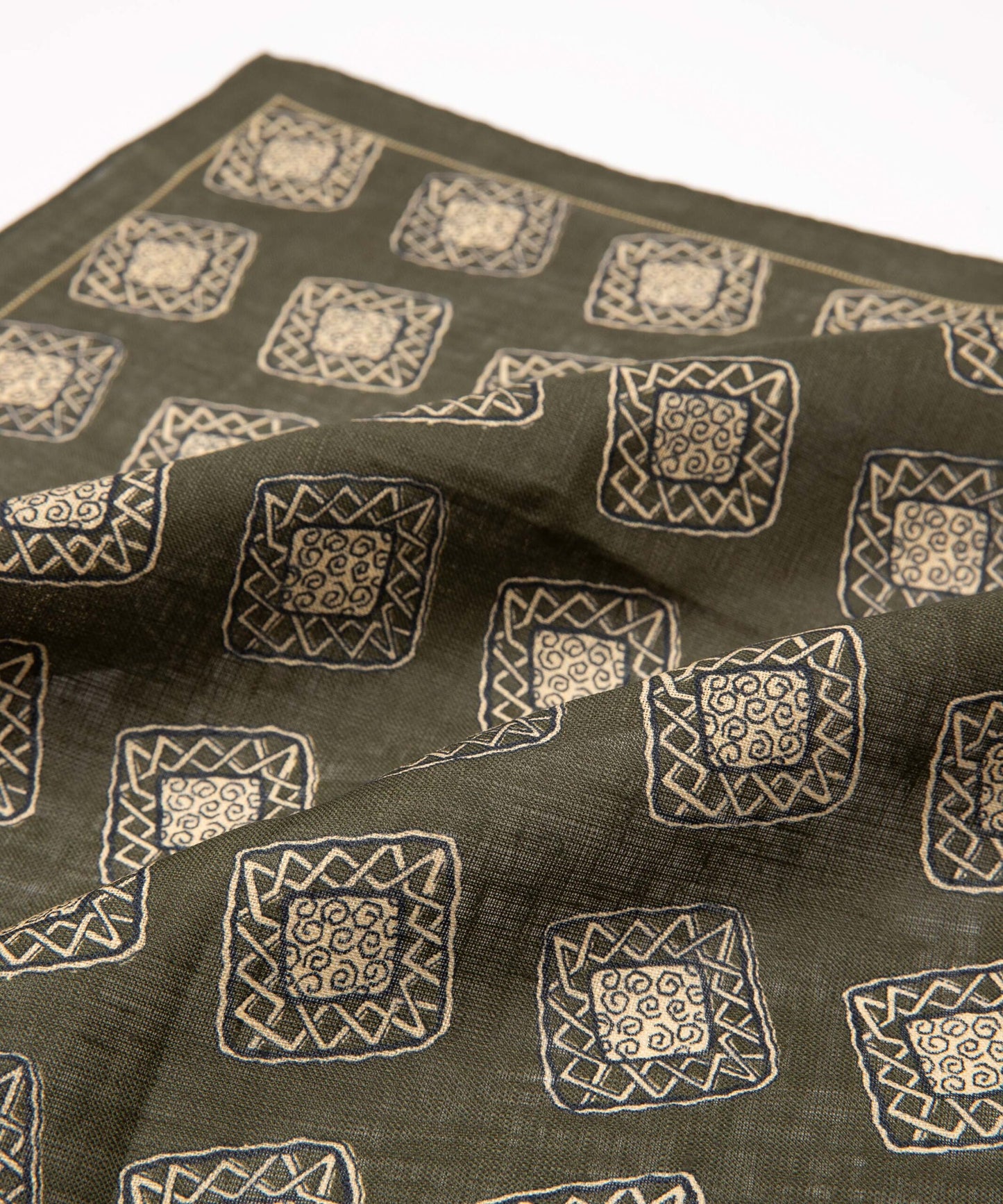 KNOX & TAYLOR チーフ(カーキコモン)